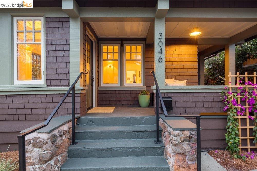 Detail Gallery Image 3 of 60 For 3046 Deakin St, Berkeley,  CA 94705 - 4 Beds | 2 Baths