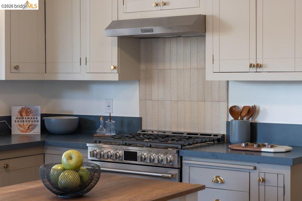 Detail Gallery Image 27 of 60 For 3046 Deakin St, Berkeley,  CA 94705 - 4 Beds | 2 Baths