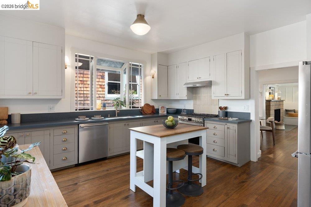 Detail Gallery Image 28 of 60 For 3046 Deakin St, Berkeley,  CA 94705 - 4 Beds | 2 Baths