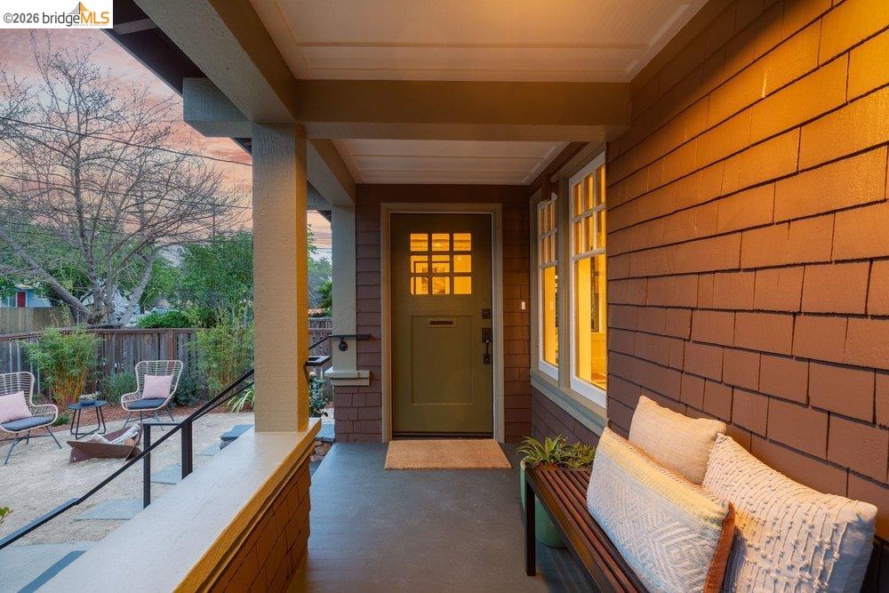 Detail Gallery Image 4 of 60 For 3046 Deakin St, Berkeley,  CA 94705 - 4 Beds | 2 Baths