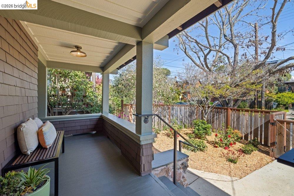 Detail Gallery Image 6 of 60 For 3046 Deakin St, Berkeley,  CA 94705 - 4 Beds | 2 Baths