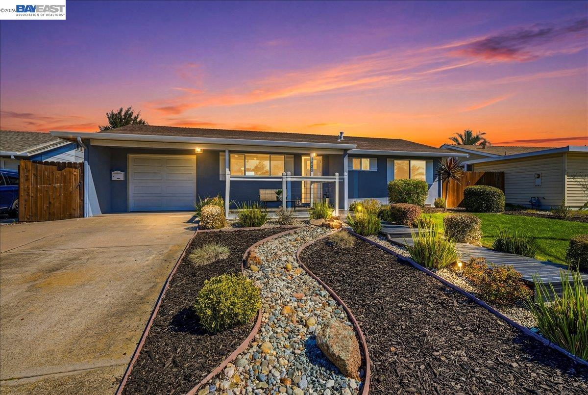 Detail Gallery Image 2 of 53 For 1279 Marigold Rd., Livermore,  CA 94551 - 2 Beds | 2 Baths