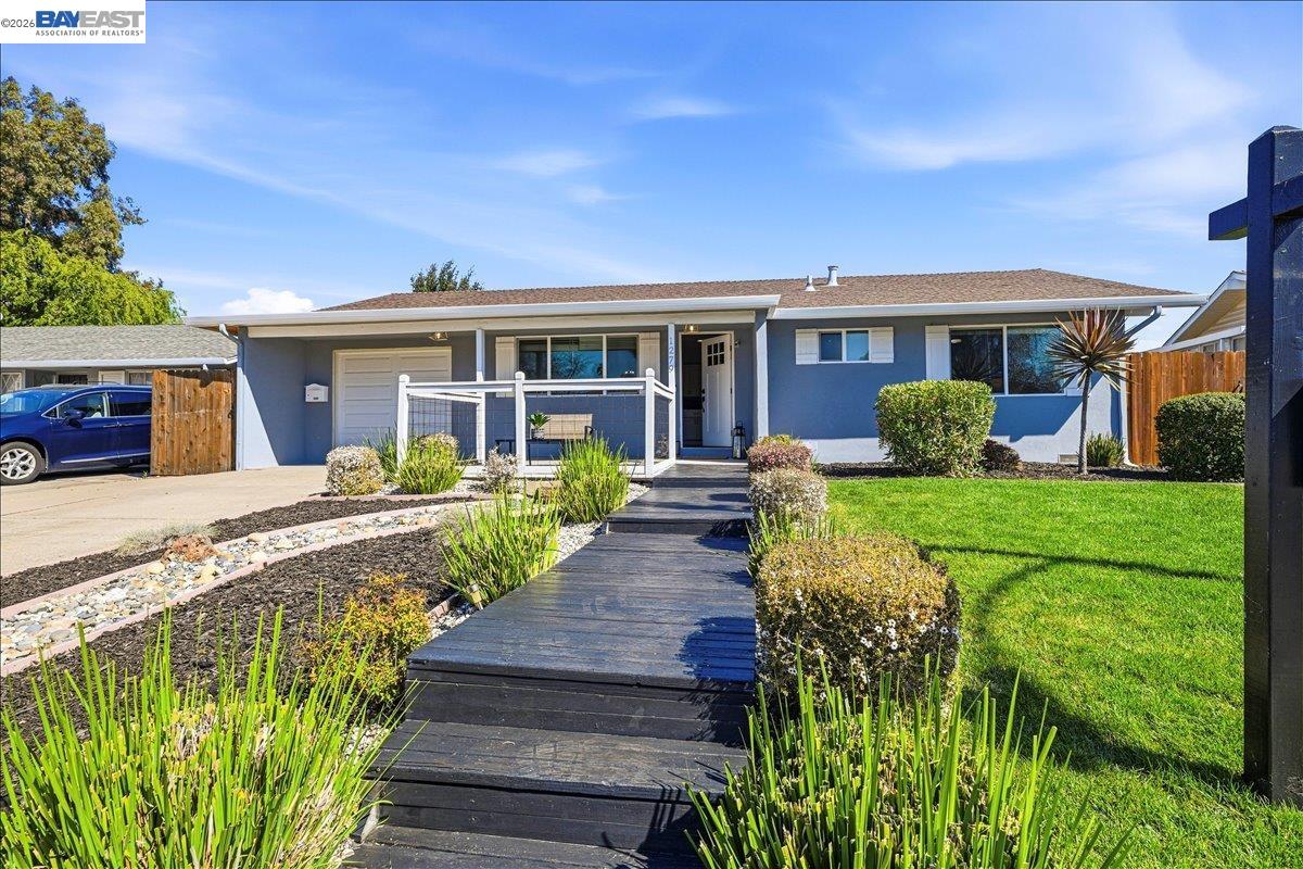 Detail Gallery Image 3 of 53 For 1279 Marigold Rd., Livermore,  CA 94551 - 2 Beds | 2 Baths