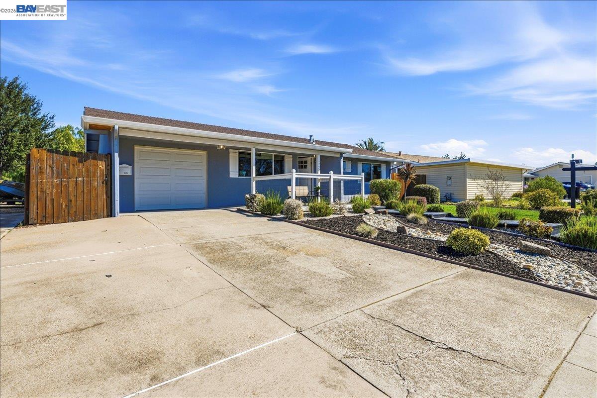 Detail Gallery Image 4 of 53 For 1279 Marigold Rd., Livermore,  CA 94551 - 2 Beds | 2 Baths