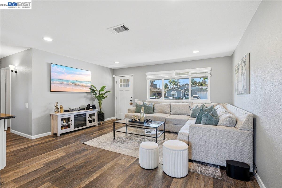 Detail Gallery Image 7 of 53 For 1279 Marigold Rd., Livermore,  CA 94551 - 2 Beds | 2 Baths