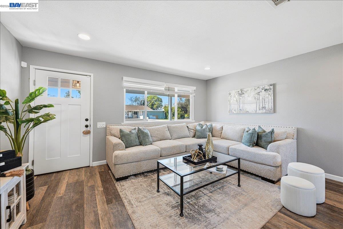 Detail Gallery Image 8 of 53 For 1279 Marigold Rd., Livermore,  CA 94551 - 2 Beds | 2 Baths