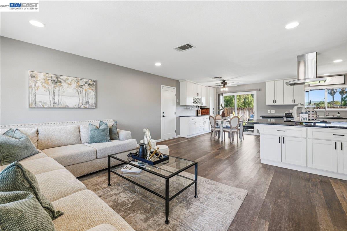 Detail Gallery Image 10 of 53 For 1279 Marigold Rd., Livermore,  CA 94551 - 2 Beds | 2 Baths