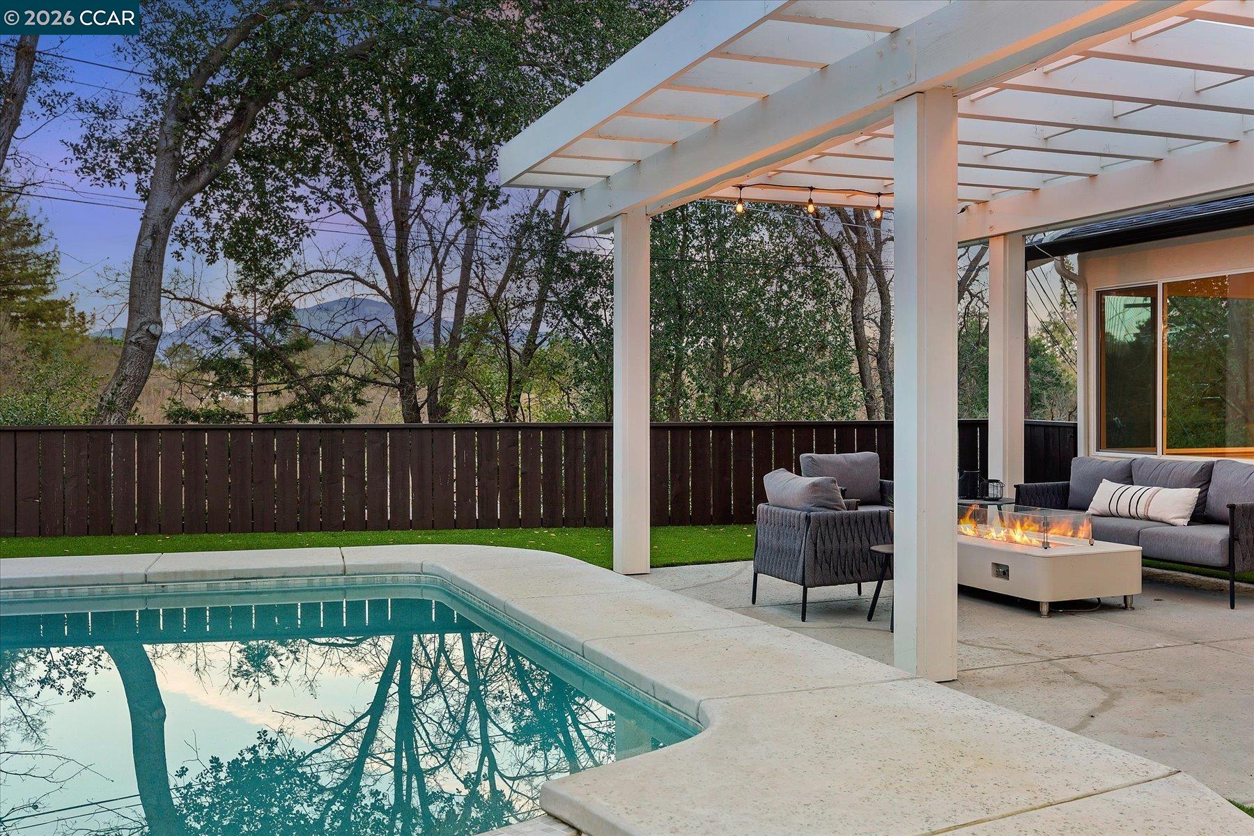 Detail Gallery Image 11 of 51 For 1816 Meadow Ln, Walnut Creek,  CA 94595 - 5 Beds | 3/1 Baths