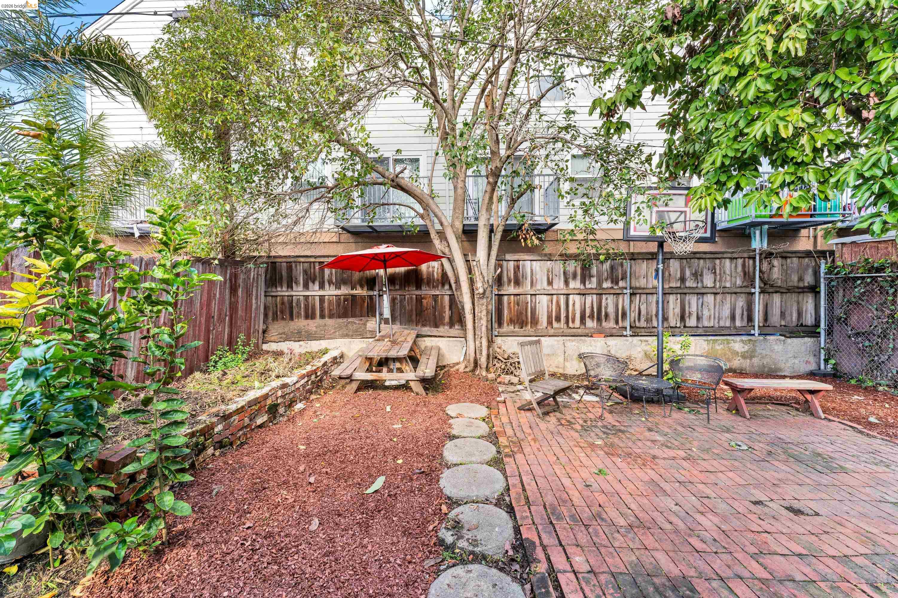 Detail Gallery Image 12 of 14 For 6504 Bancroft Ave, Oakland,  CA 94605 - – Beds | – Baths