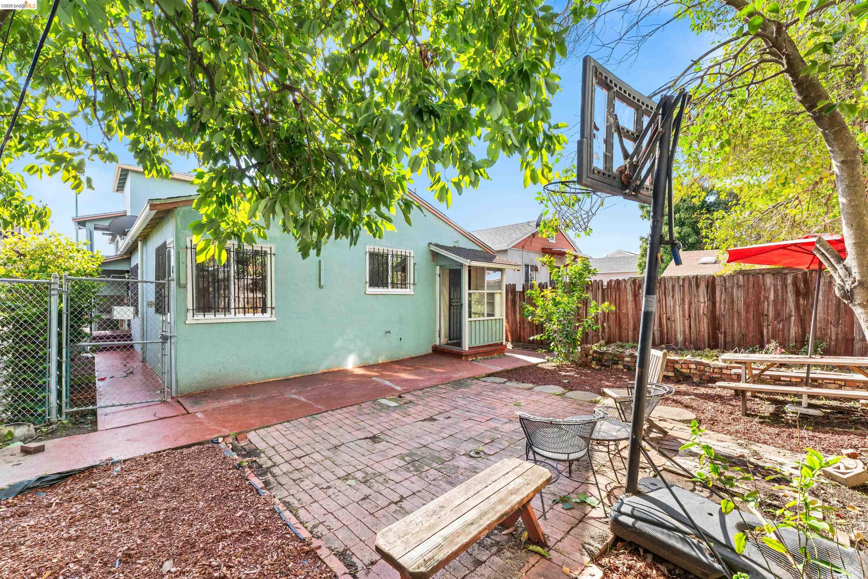 Detail Gallery Image 13 of 14 For 6504 Bancroft Ave, Oakland,  CA 94605 - – Beds | – Baths