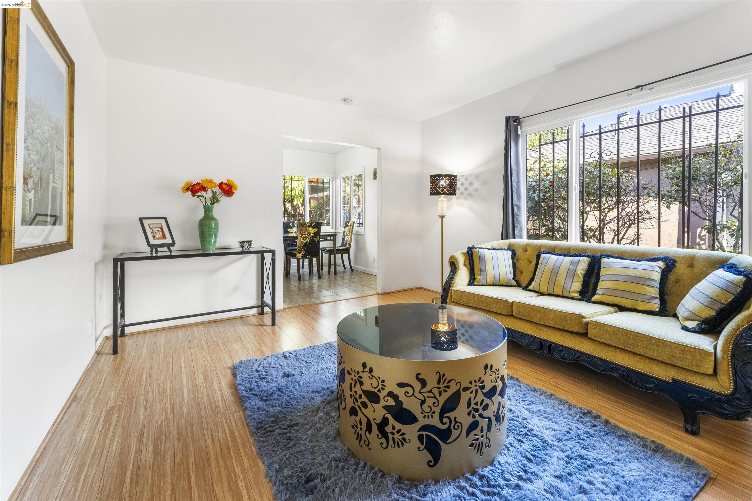 Detail Gallery Image 4 of 14 For 6504 Bancroft Ave, Oakland,  CA 94605 - – Beds | – Baths