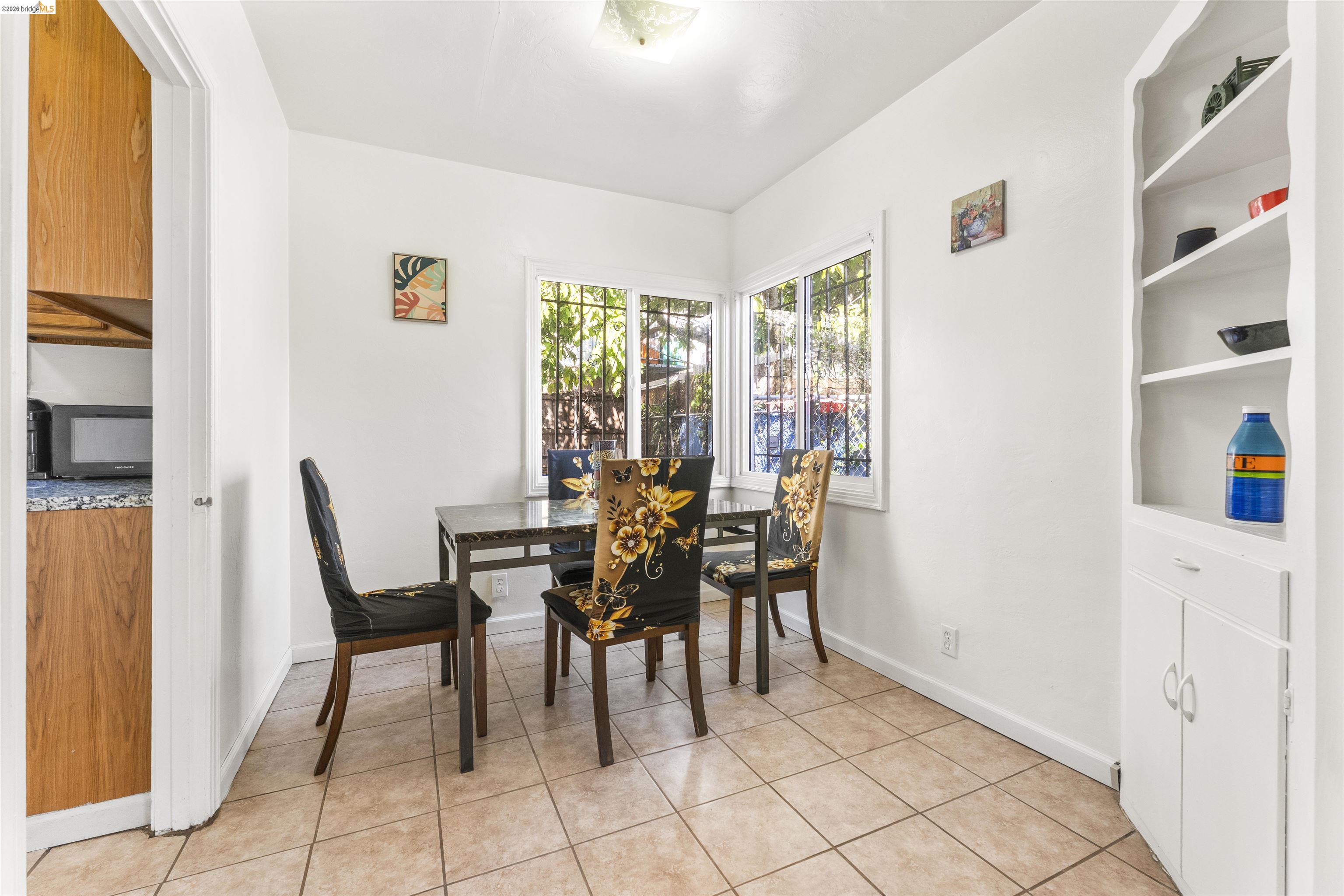 Detail Gallery Image 5 of 14 For 6504 Bancroft Ave, Oakland,  CA 94605 - – Beds | – Baths