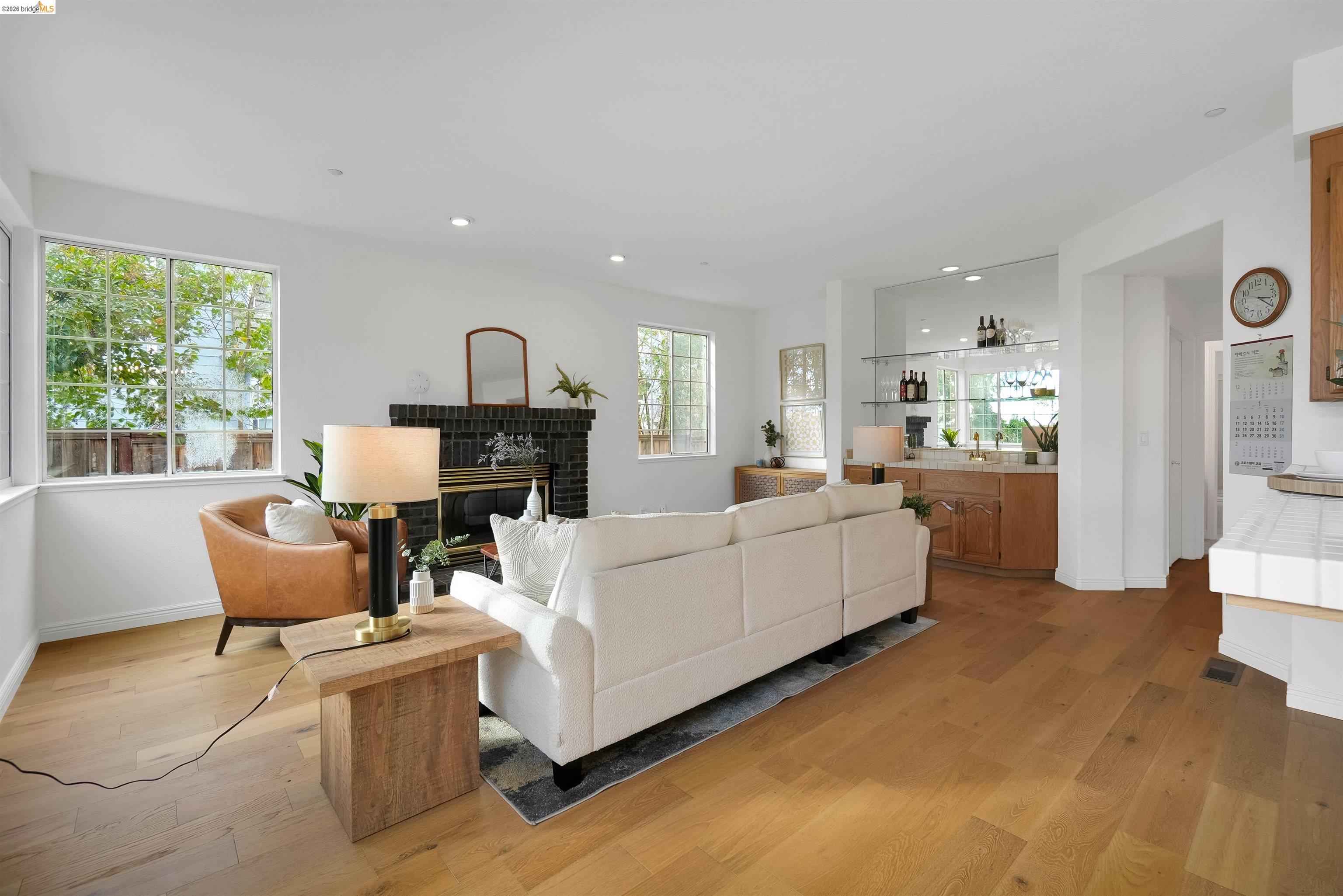 Detail Gallery Image 13 of 52 For 4080 Woodstock Rd., Hayward,  CA 94542-2255 - 4 Beds | 3 Baths