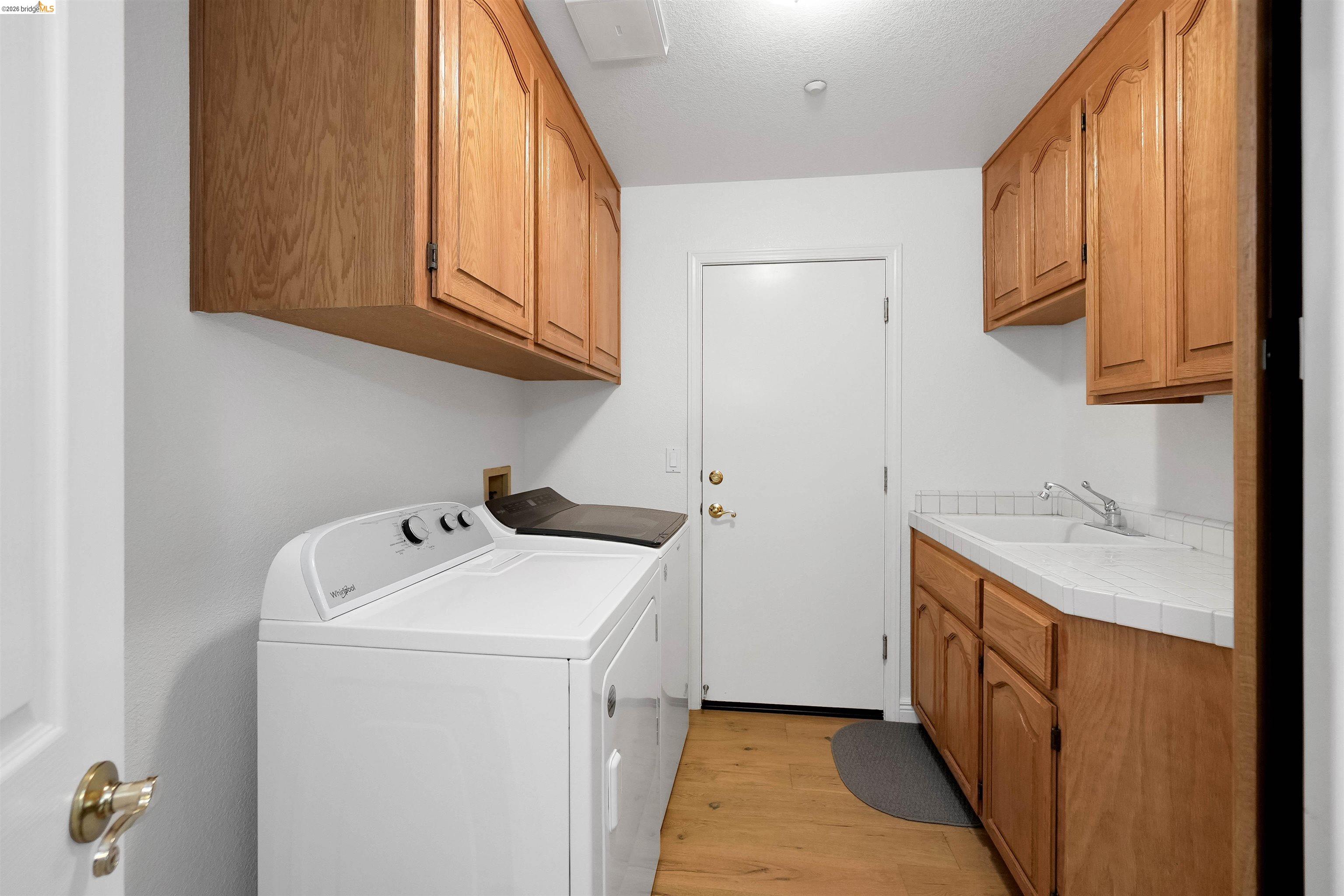 Detail Gallery Image 14 of 52 For 4080 Woodstock Rd., Hayward,  CA 94542-2255 - 4 Beds | 3 Baths