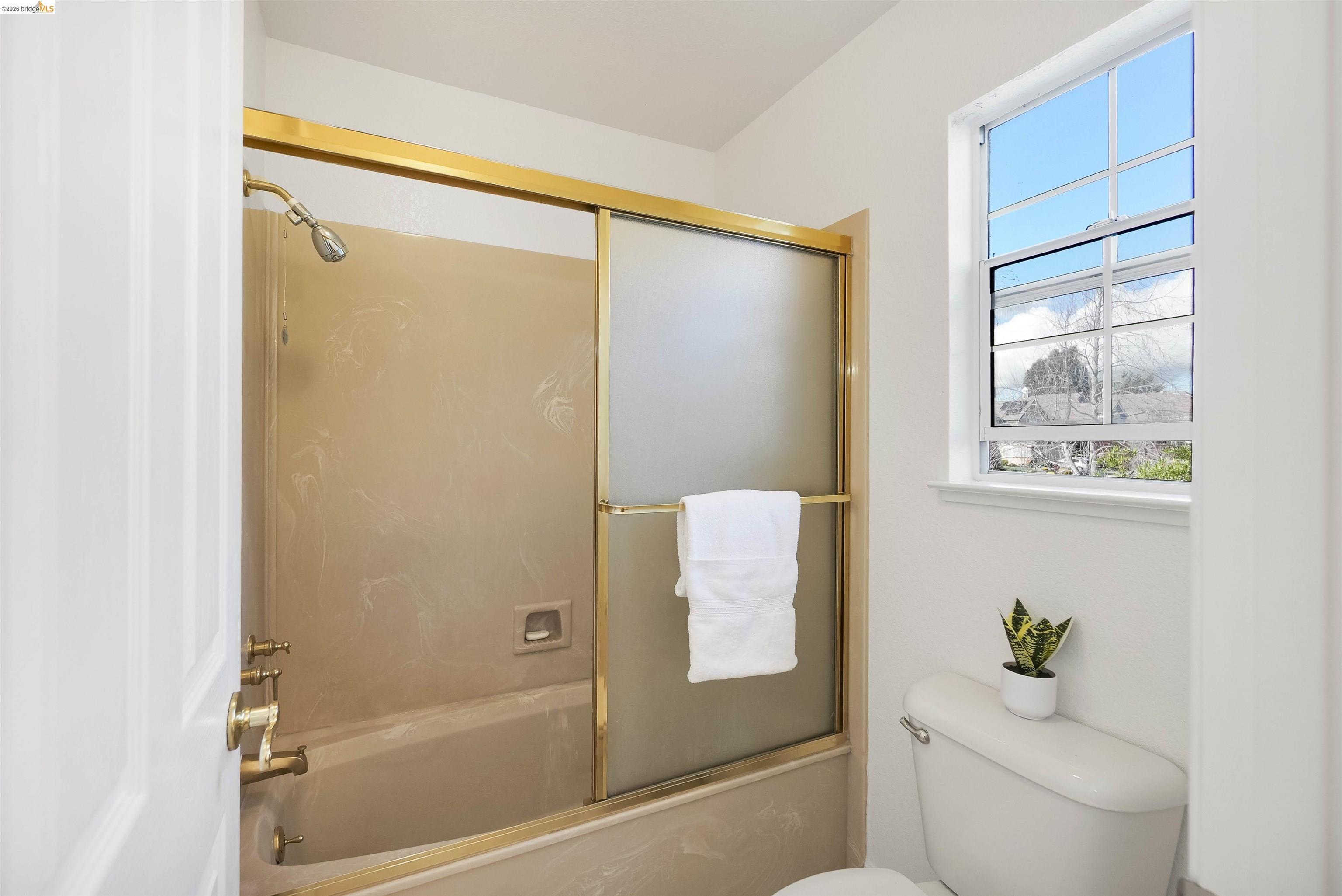 Detail Gallery Image 26 of 52 For 4080 Woodstock Rd., Hayward,  CA 94542-2255 - 4 Beds | 3 Baths