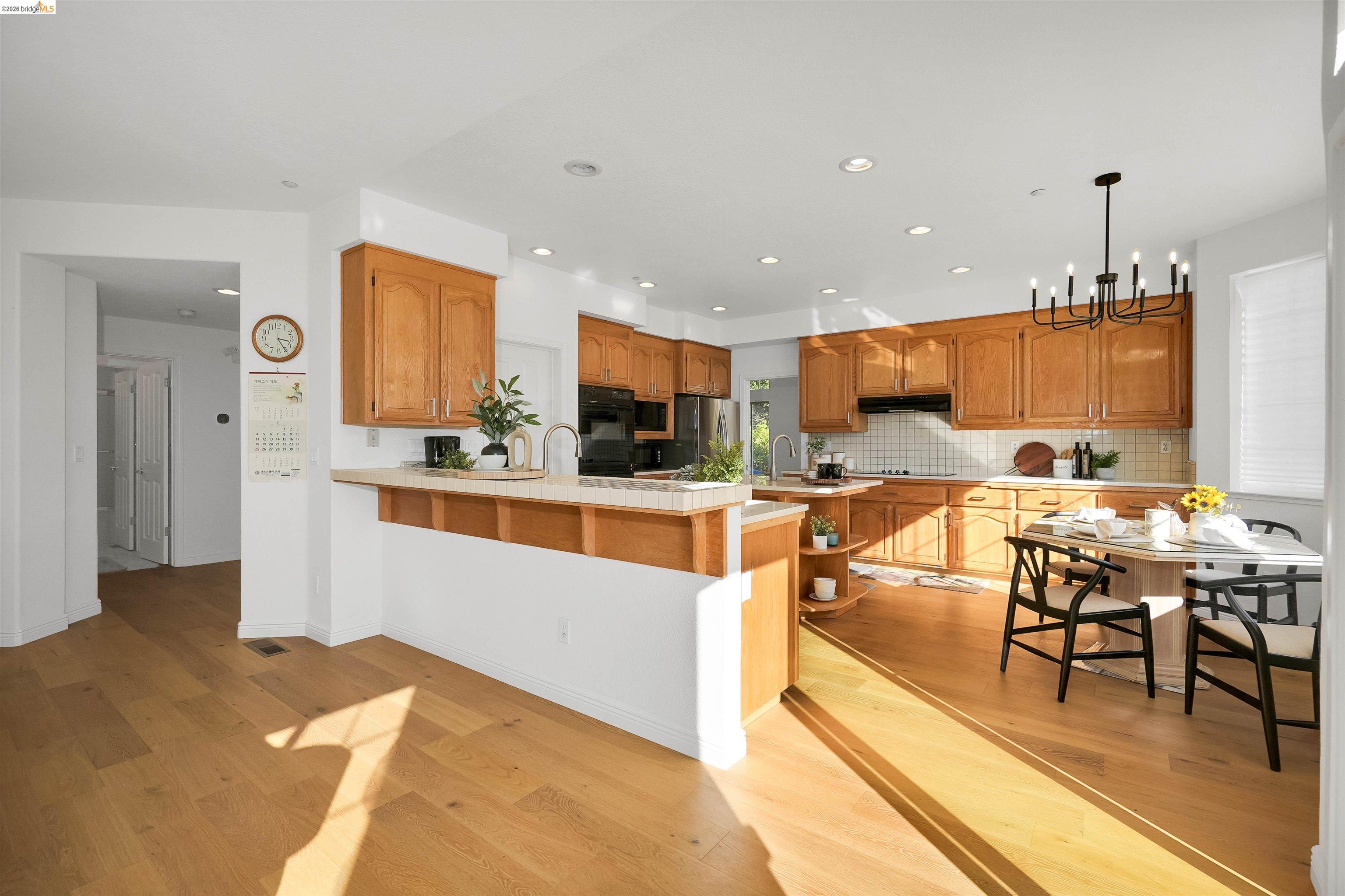 Detail Gallery Image 9 of 52 For 4080 Woodstock Rd., Hayward,  CA 94542-2255 - 4 Beds | 3 Baths