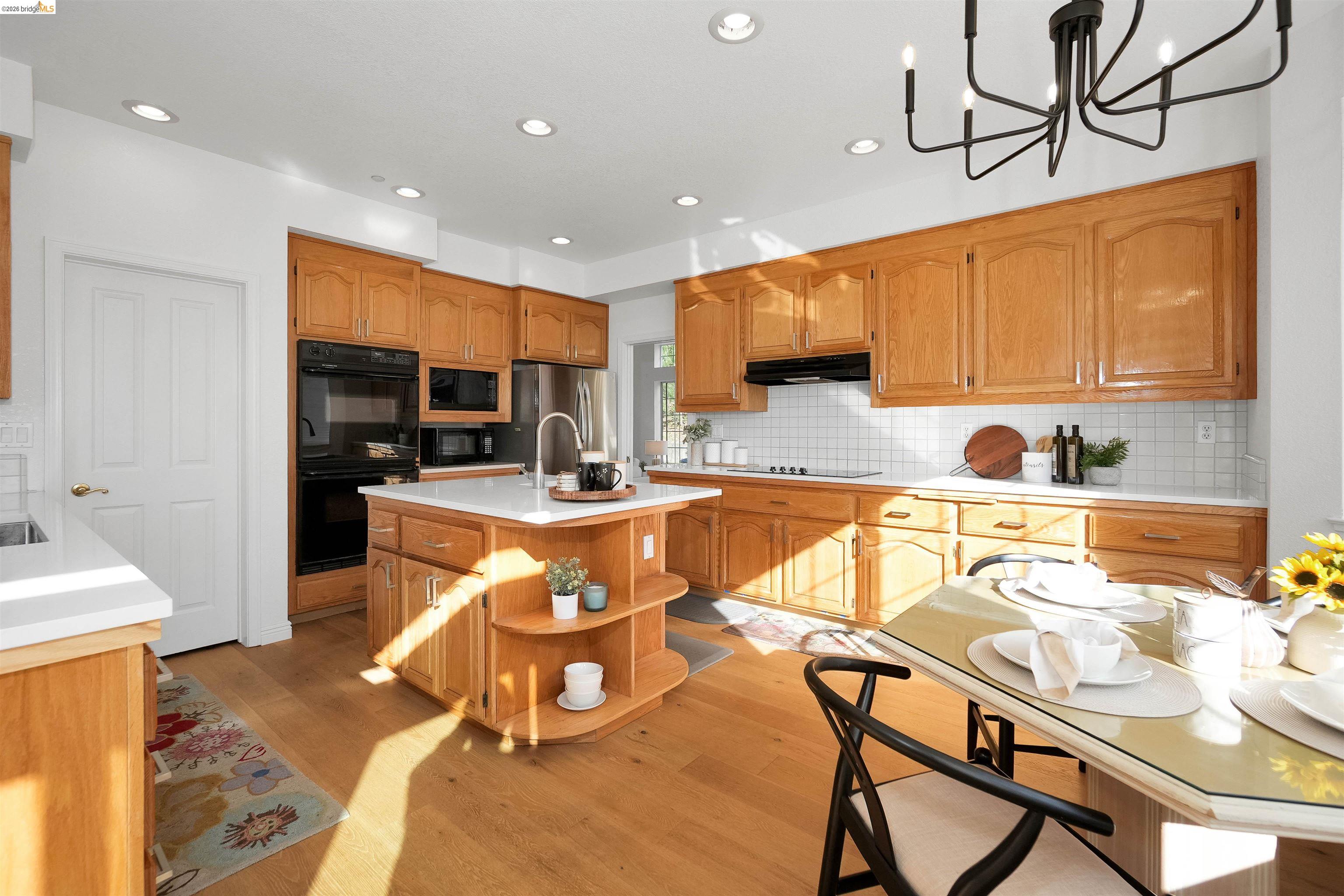 Detail Gallery Image 10 of 52 For 4080 Woodstock Rd., Hayward,  CA 94542-2255 - 4 Beds | 3 Baths