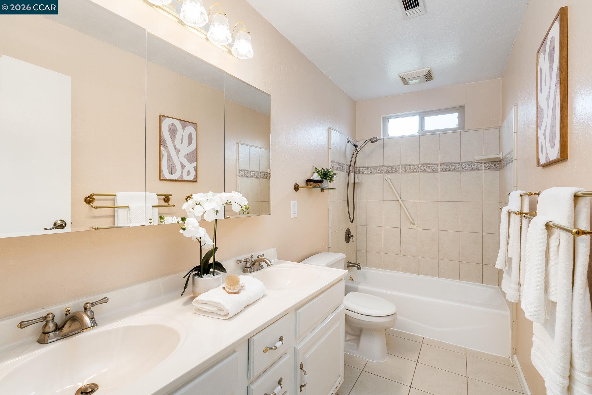 Detail Gallery Image 27 of 46 For 137 Maxine Dr, Pleasant Hill,  CA 94523 - 5 Beds | 2 Baths