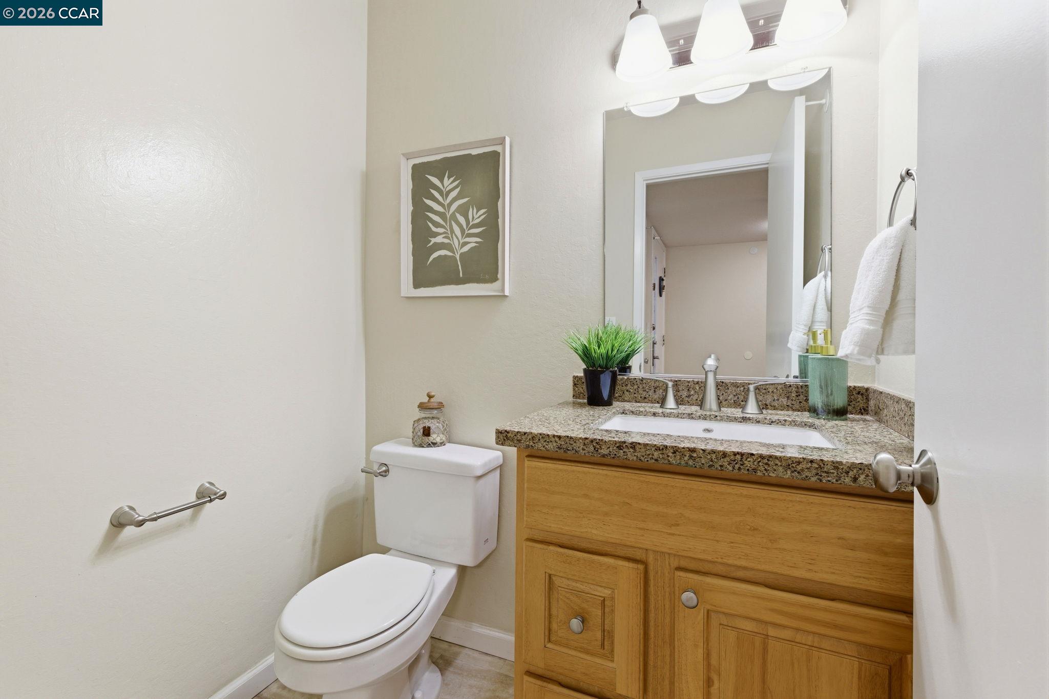 Detail Gallery Image 12 of 26 For 1589 Ashwood Dr., Martinez,  CA 94553 - 3 Beds | 2/1 Baths