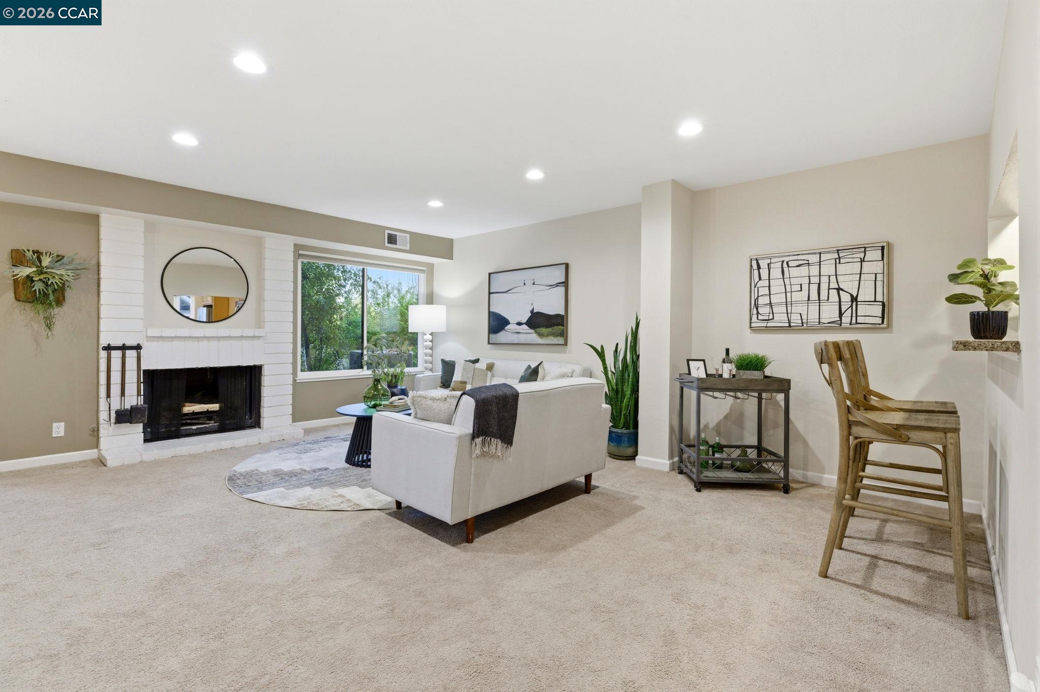 Detail Gallery Image 4 of 26 For 1589 Ashwood Dr., Martinez,  CA 94553 - 3 Beds | 2/1 Baths