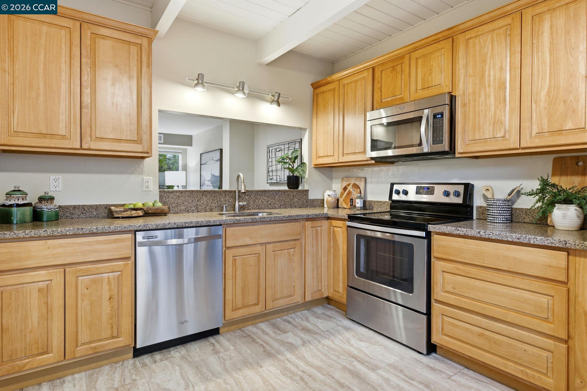 Detail Gallery Image 10 of 26 For 1589 Ashwood Dr., Martinez,  CA 94553 - 3 Beds | 2/1 Baths