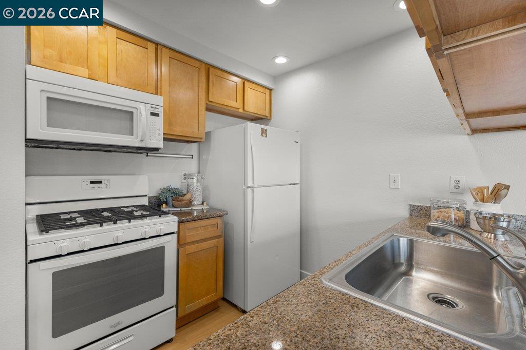 Detail Gallery Image 10 of 30 For 4669 Golf Dr, Livermore,  CA 94551 - 2 Beds | 1 Baths