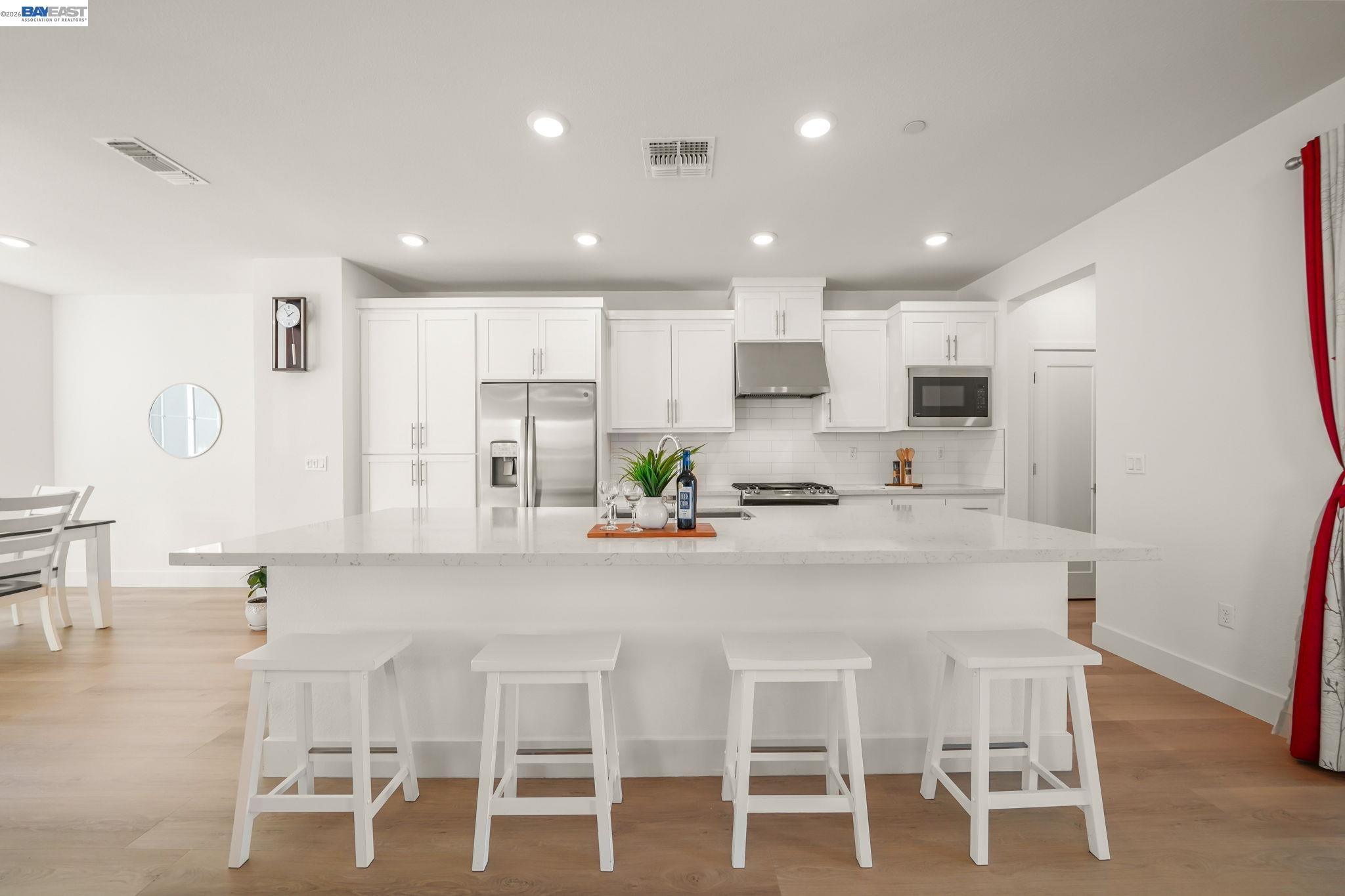 Detail Gallery Image 8 of 42 For 9034 Rudder Way, Newark,  CA 94560 - 4 Beds | 3/1 Baths