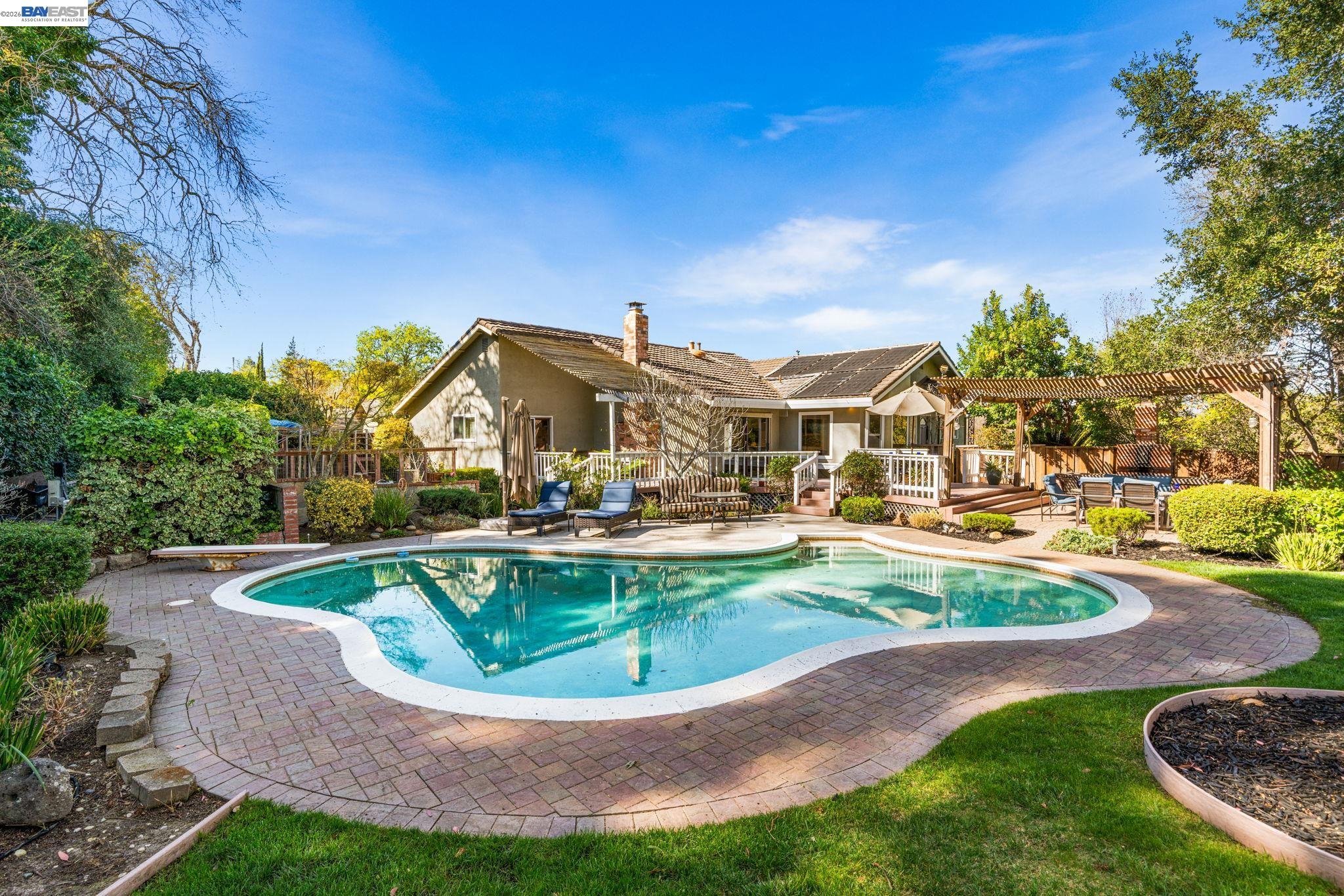 Detail Gallery Image 2 of 60 For 4262 Tamur Ct, Pleasanton,  CA 94566 - 5 Beds | 3 Baths