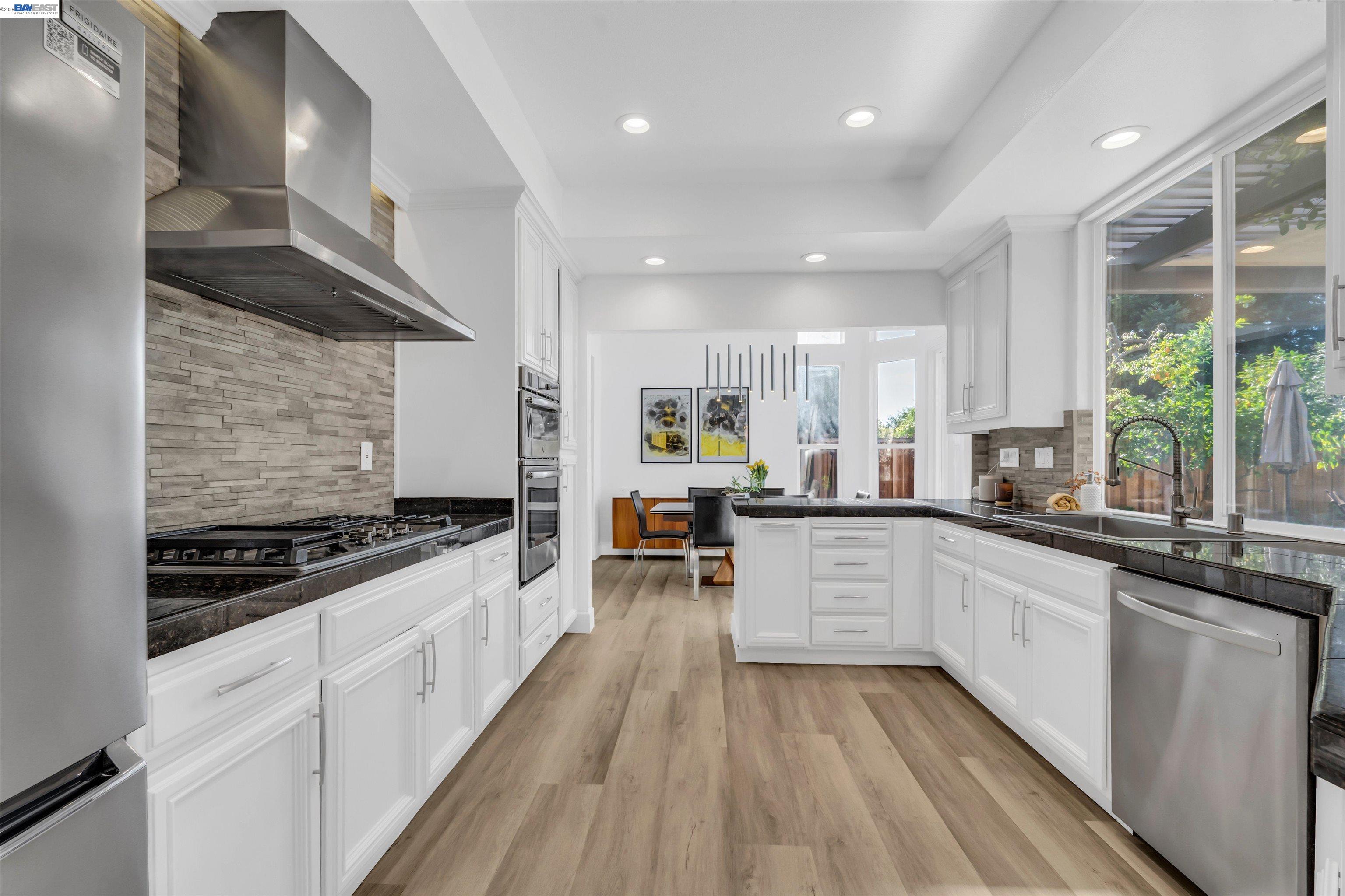 Detail Gallery Image 12 of 54 For 216 Elder Ct, San Ramon,  CA 94582 - 4 Beds | 3 Baths