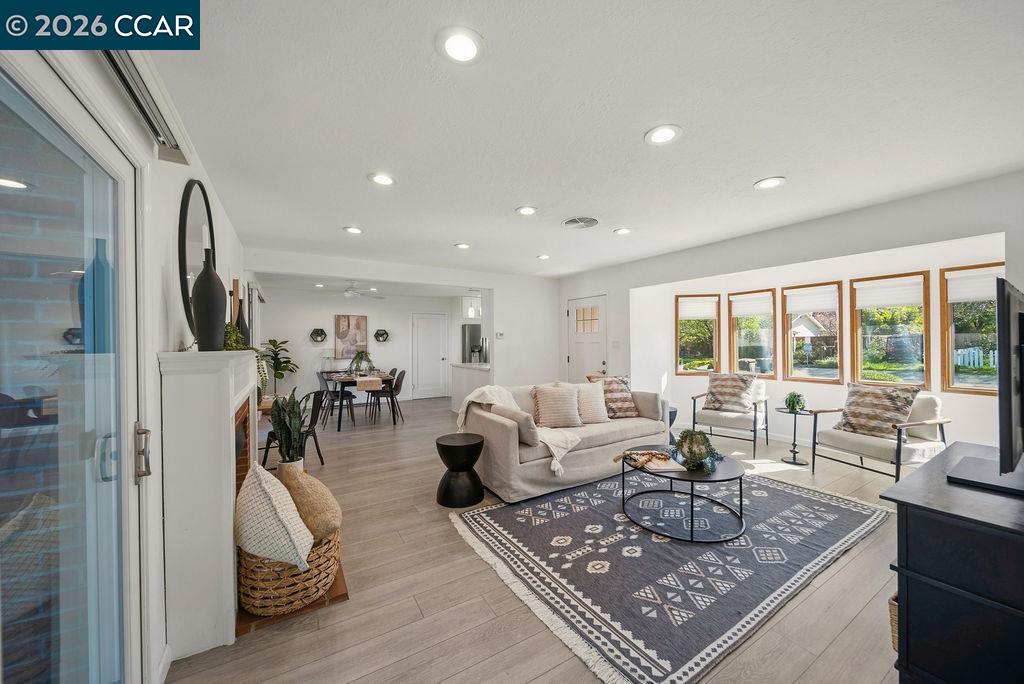 Front Image Thumbnail for CC41125916