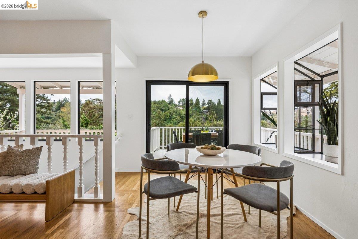 Detail Gallery Image 11 of 34 For 233 Capricorn Ave, Oakland,  CA 94611 - 3 Beds | 3 Baths