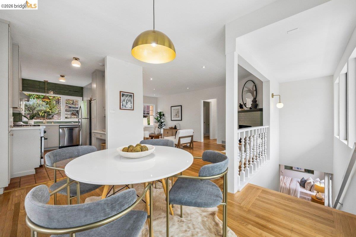 Detail Gallery Image 15 of 34 For 233 Capricorn Ave, Oakland,  CA 94611 - 3 Beds | 3 Baths