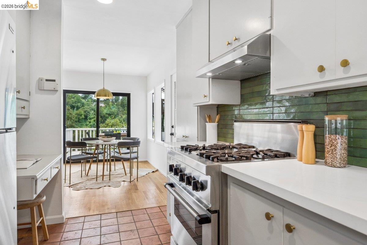 Detail Gallery Image 20 of 34 For 233 Capricorn Ave, Oakland,  CA 94611 - 3 Beds | 3 Baths