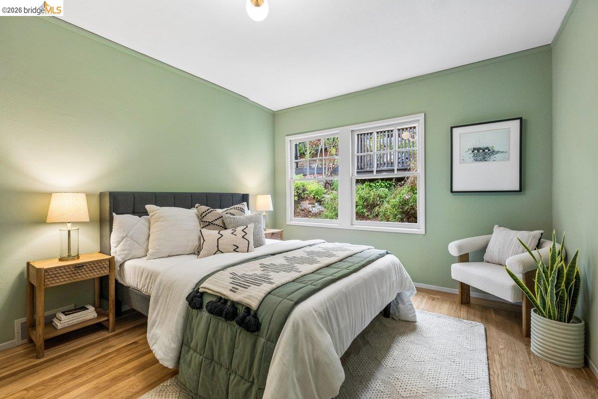 Detail Gallery Image 21 of 34 For 233 Capricorn Ave, Oakland,  CA 94611 - 3 Beds | 3 Baths