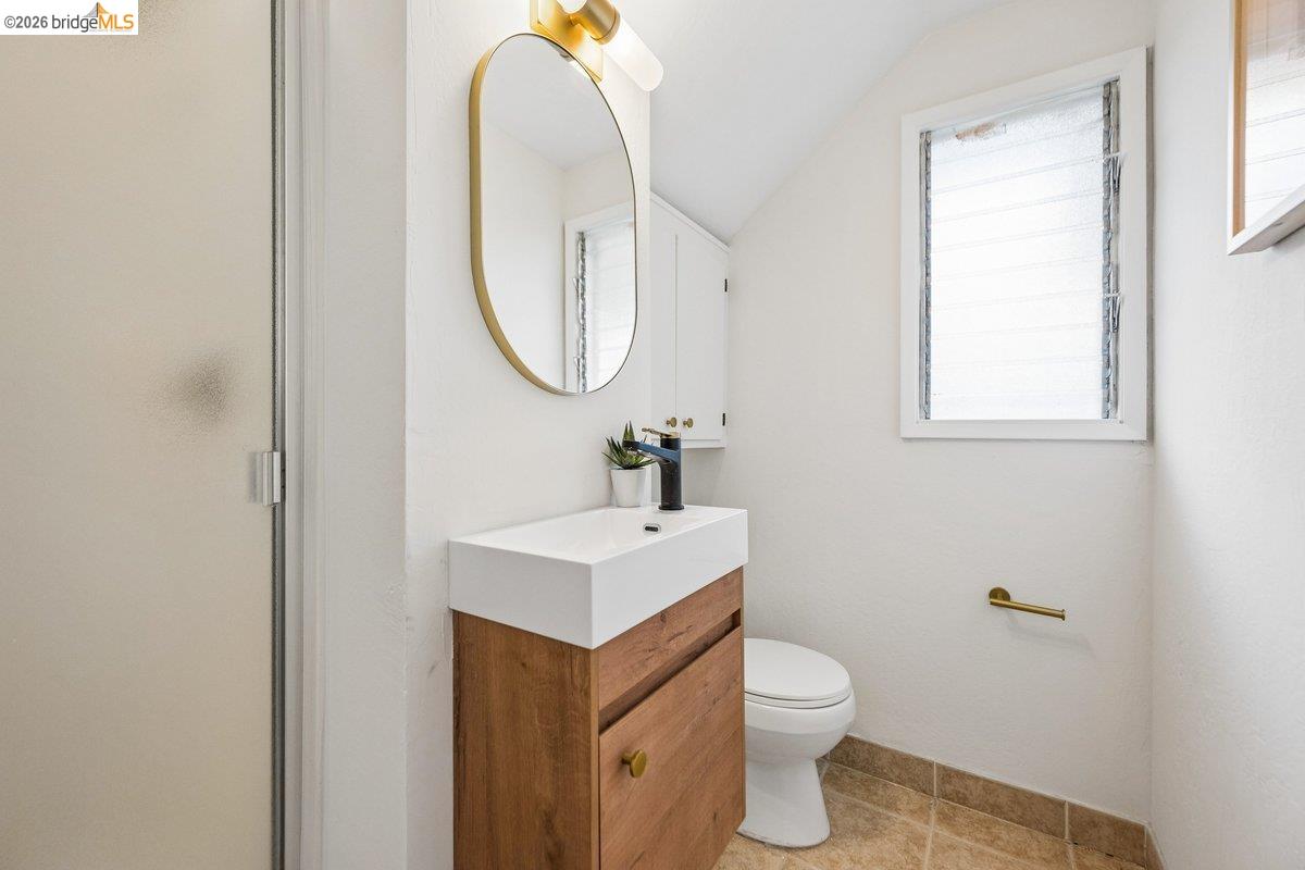 Detail Gallery Image 27 of 34 For 233 Capricorn Ave, Oakland,  CA 94611 - 3 Beds | 3 Baths