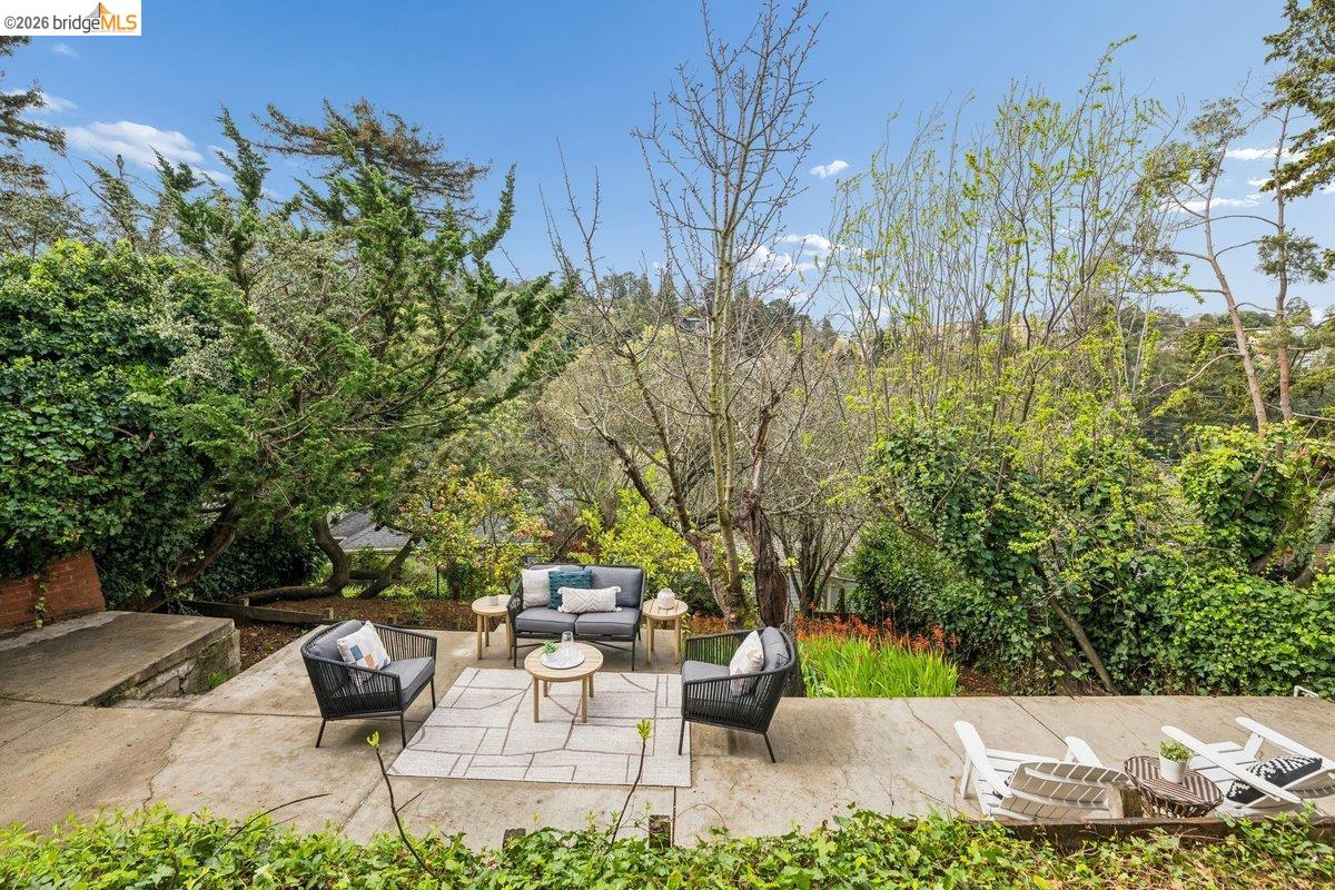 Detail Gallery Image 31 of 34 For 233 Capricorn Ave, Oakland,  CA 94611 - 3 Beds | 3 Baths