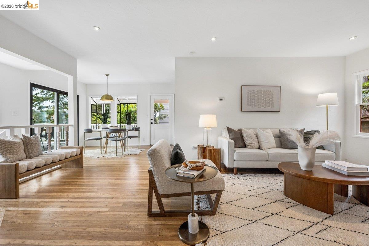 Detail Gallery Image 7 of 34 For 233 Capricorn Ave, Oakland,  CA 94611 - 3 Beds | 3 Baths