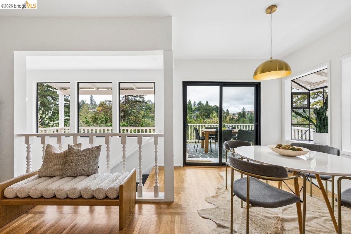 Detail Gallery Image 9 of 34 For 233 Capricorn Ave, Oakland,  CA 94611 - 3 Beds | 3 Baths