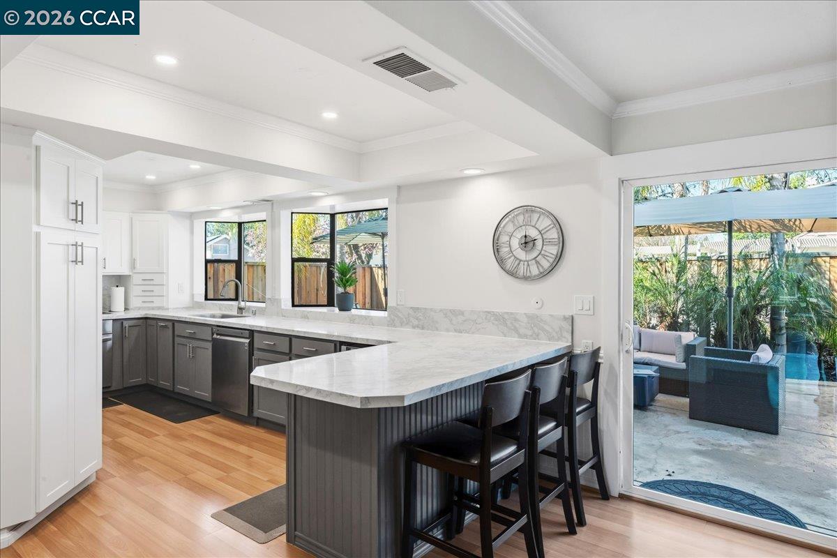 Detail Gallery Image 14 of 49 For 10005 Foxboro Cir, San Ramon,  CA 94583 - 3 Beds | 2/1 Baths