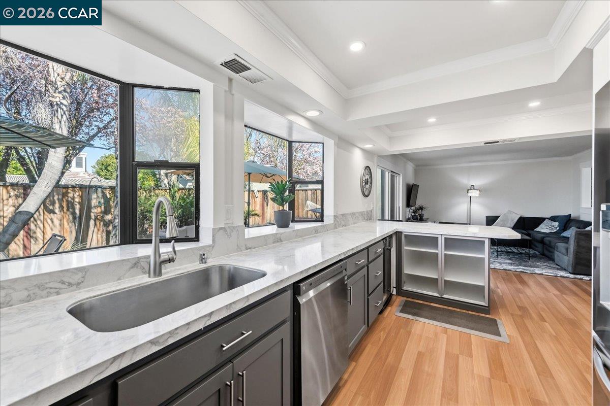 Detail Gallery Image 18 of 49 For 10005 Foxboro Cir, San Ramon,  CA 94583 - 3 Beds | 2/1 Baths