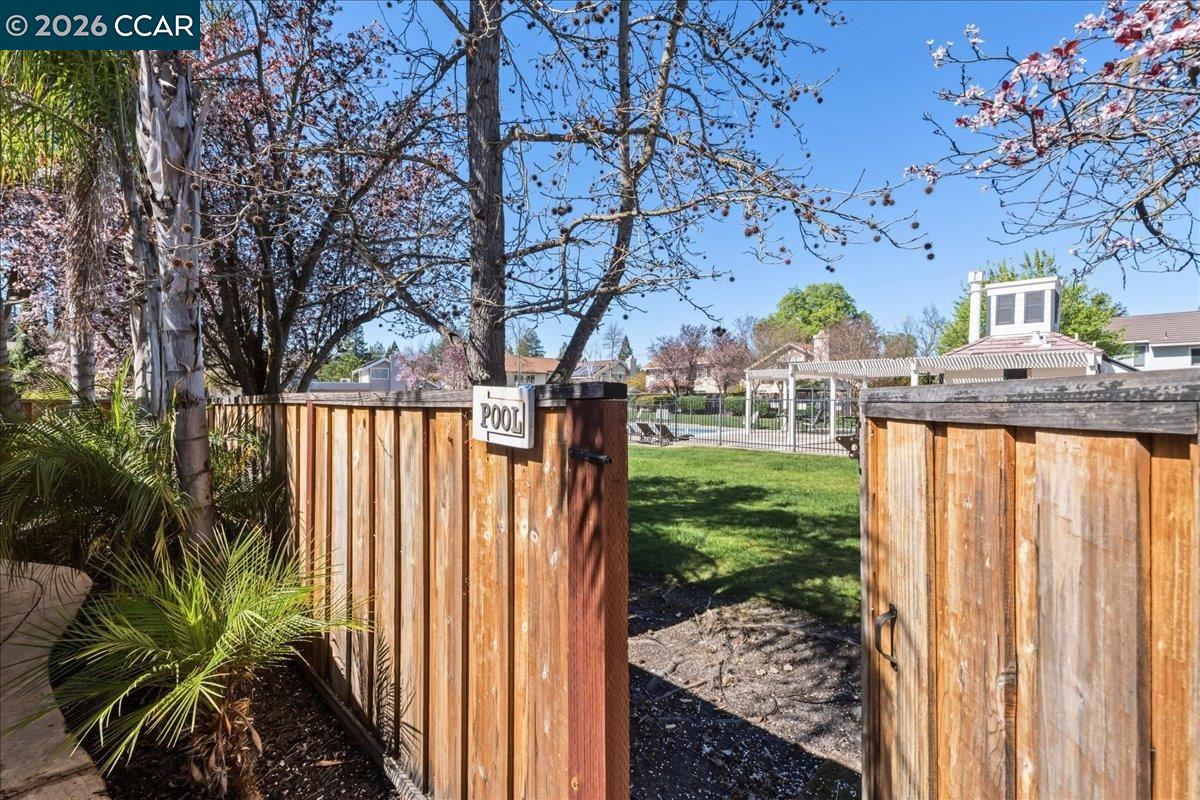 Detail Gallery Image 39 of 49 For 10005 Foxboro Cir, San Ramon,  CA 94583 - 3 Beds | 2/1 Baths