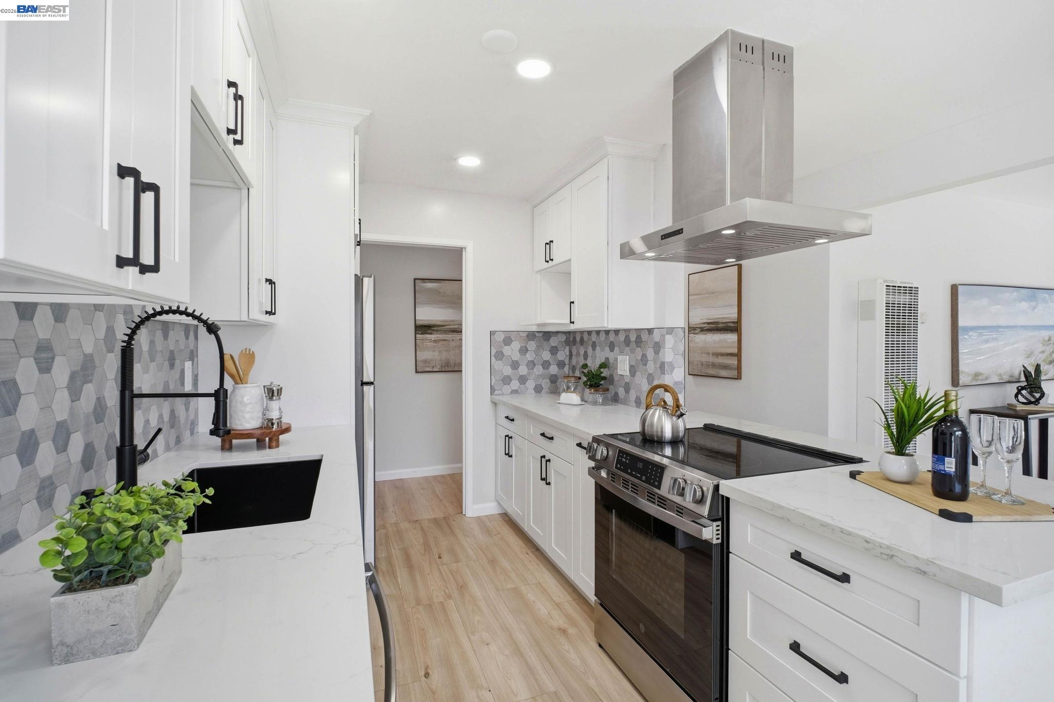 Detail Gallery Image 11 of 35 For 3136 Mission View Dr, Fremont,  CA 94538 - 3 Beds | 1/1 Baths