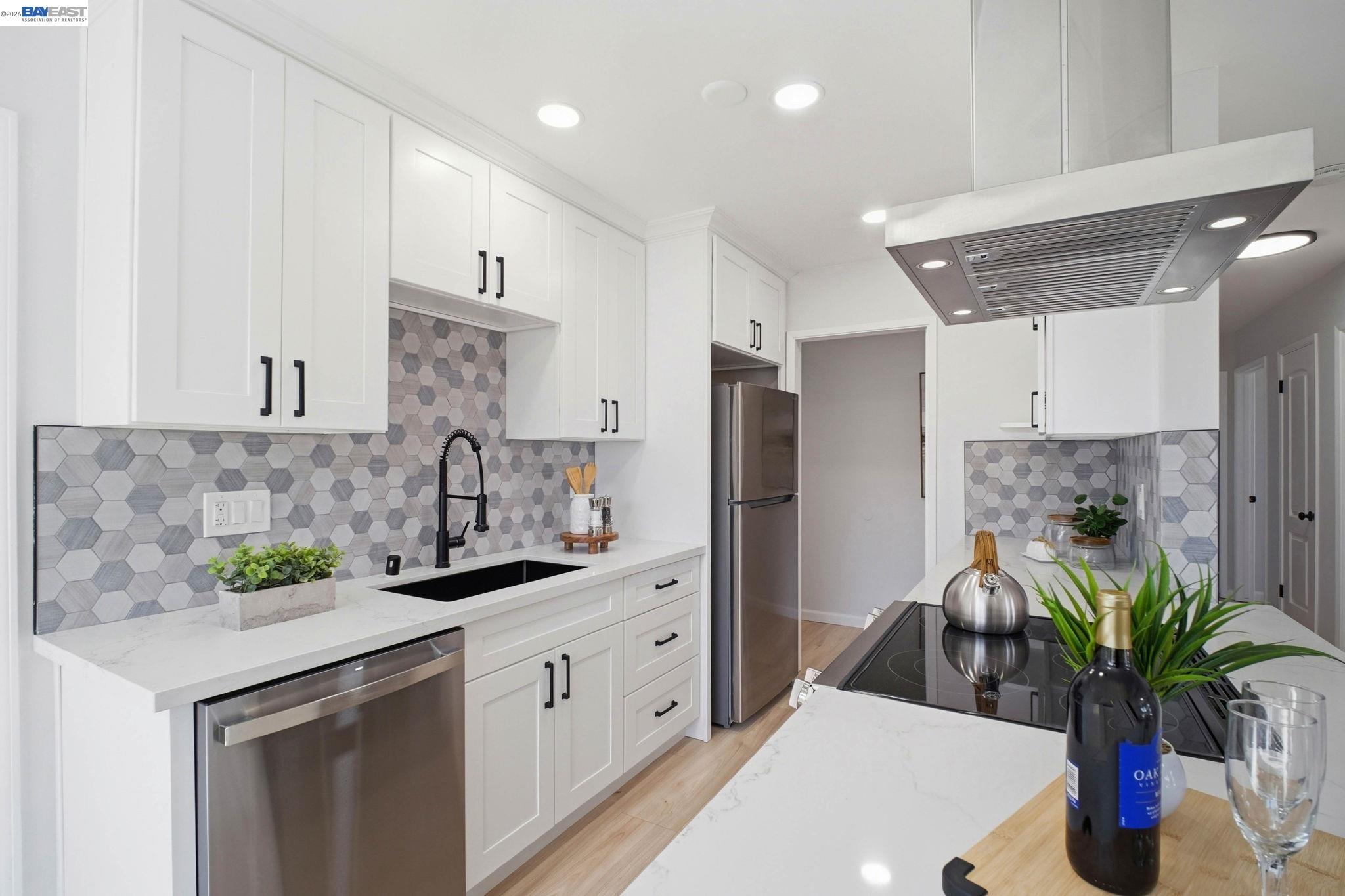 Detail Gallery Image 12 of 35 For 3136 Mission View Dr, Fremont,  CA 94538 - 3 Beds | 1/1 Baths