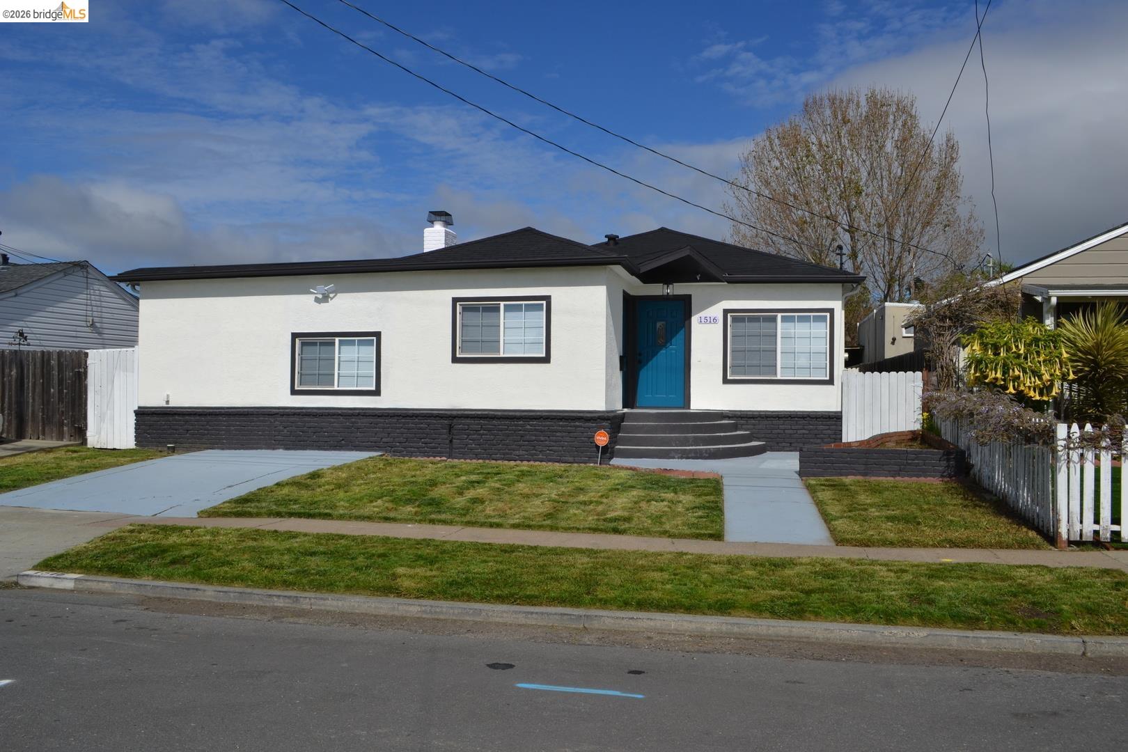 Detail Gallery Image 2 of 34 For 1516 Oscar St, Richmond,  CA 94804 - 3 Beds | 2 Baths