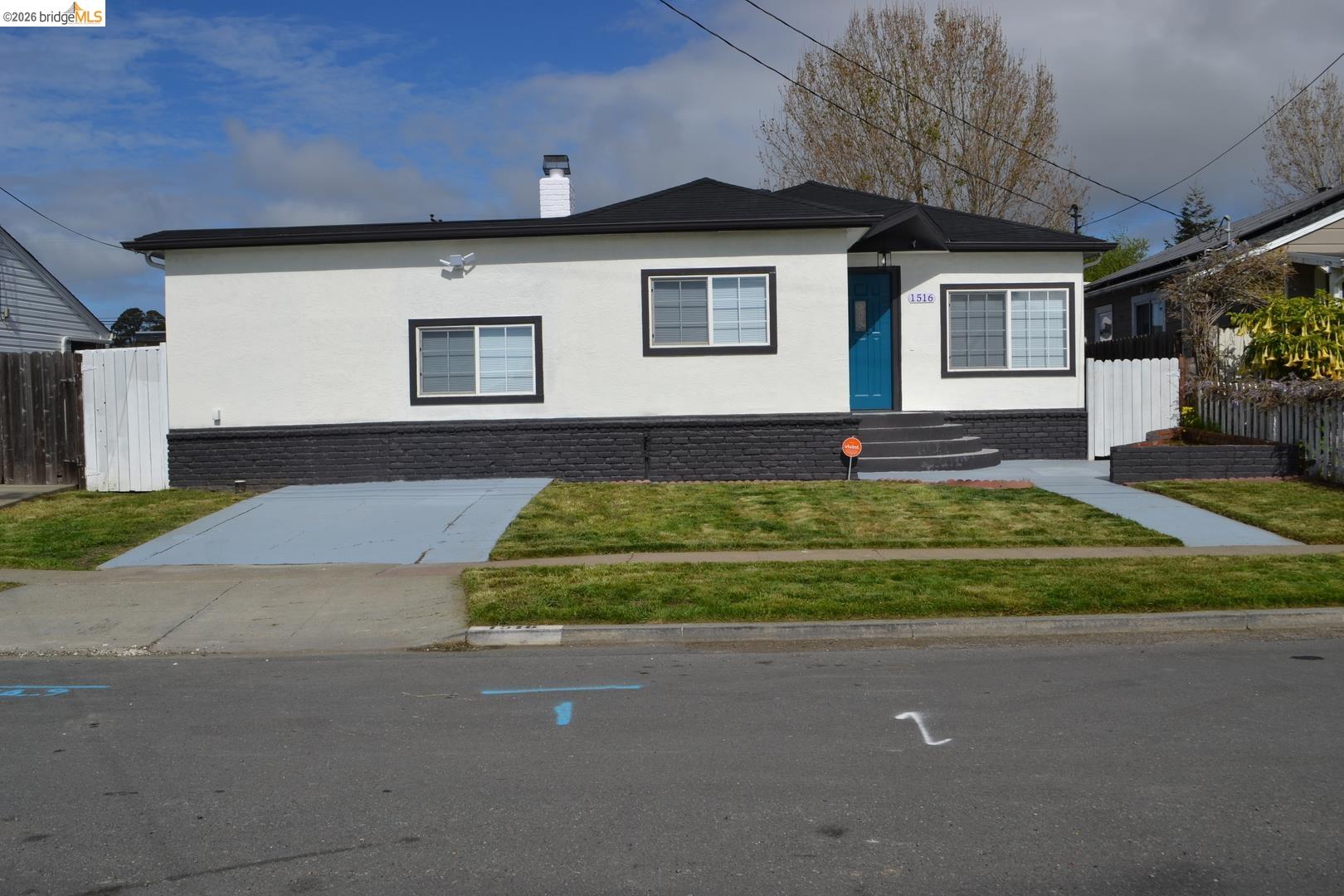 Detail Gallery Image 3 of 34 For 1516 Oscar St, Richmond,  CA 94804 - 3 Beds | 2 Baths