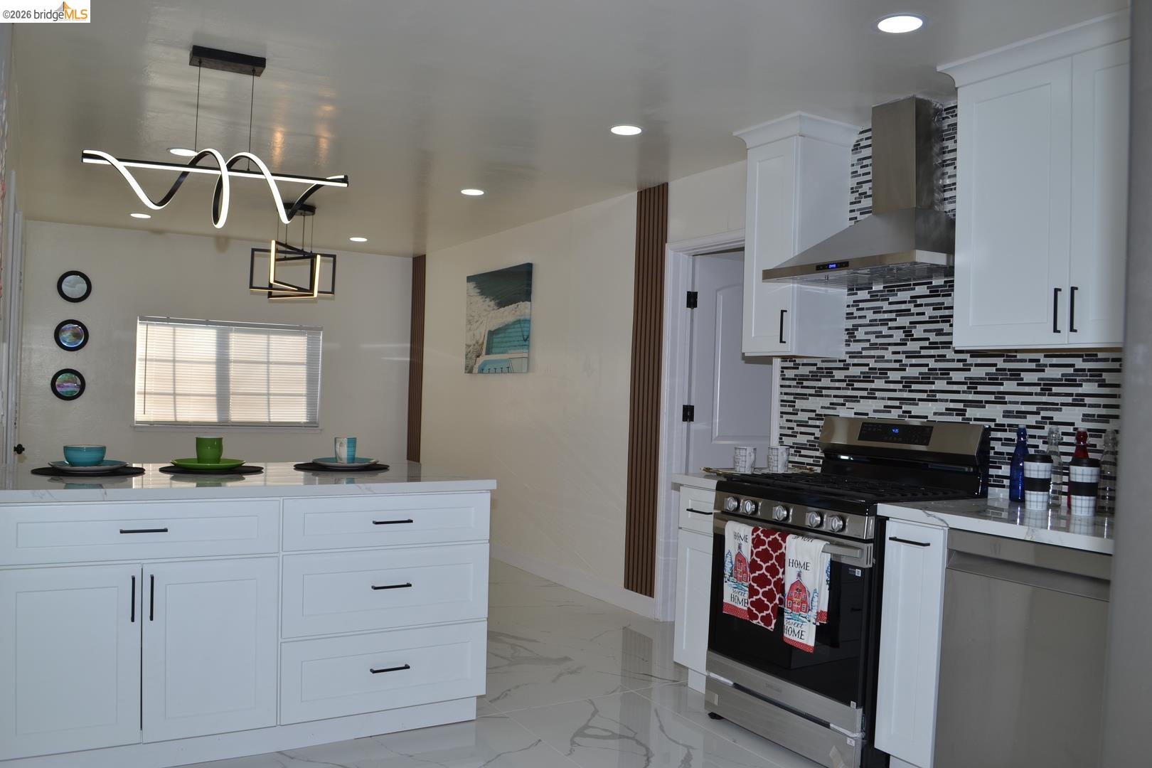 Detail Gallery Image 9 of 34 For 1516 Oscar St, Richmond,  CA 94804 - 3 Beds | 2 Baths