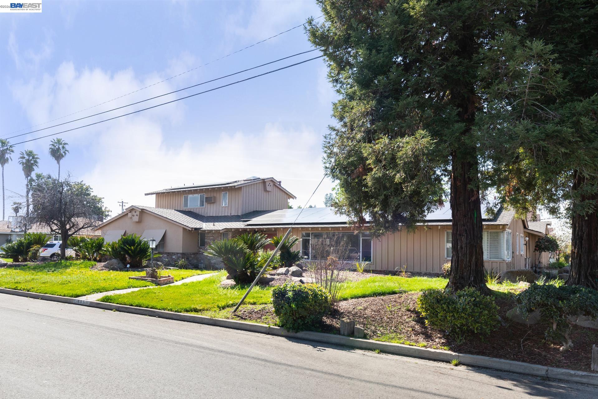 Detail Gallery Image 5 of 60 For 805 Lyon Ave, Sanger,  CA 93657 - 4 Beds | 3/1 Baths