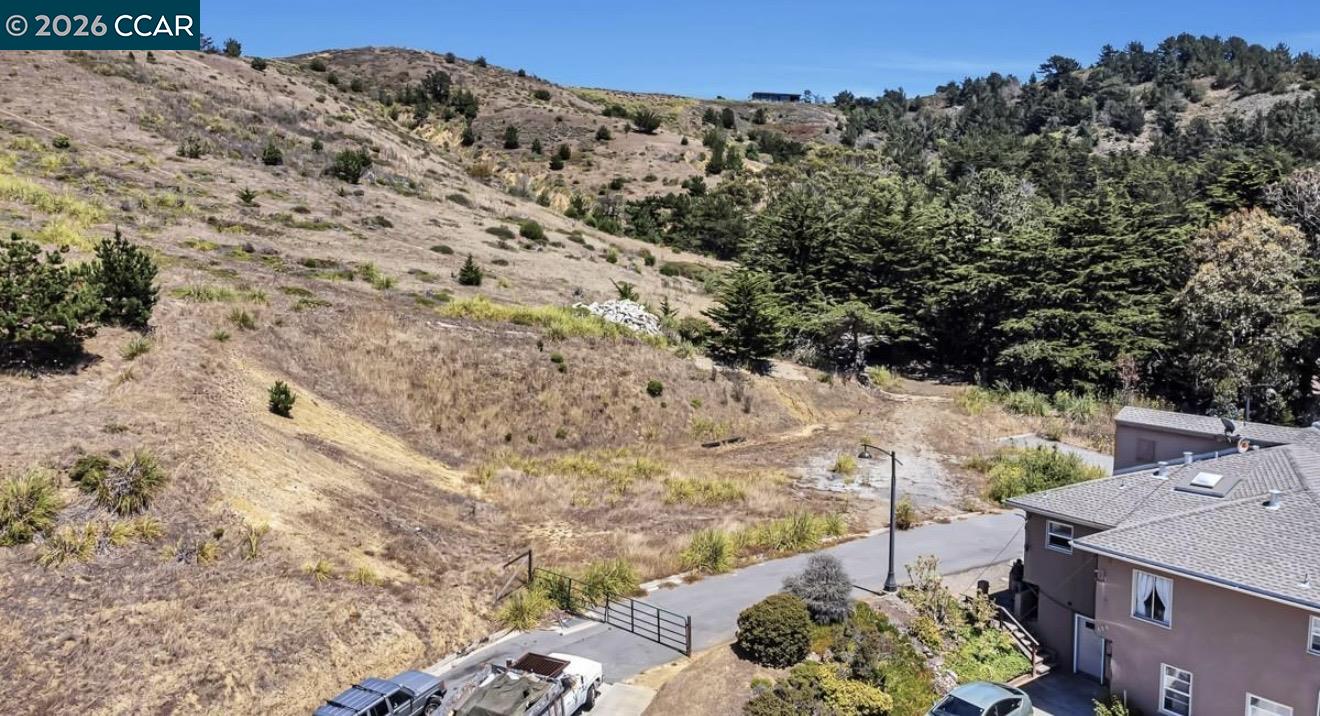 Detail Gallery Image 4 of 10 For 670 Roberts Rd, Pacifica,  CA 94044 - – Beds | – Baths