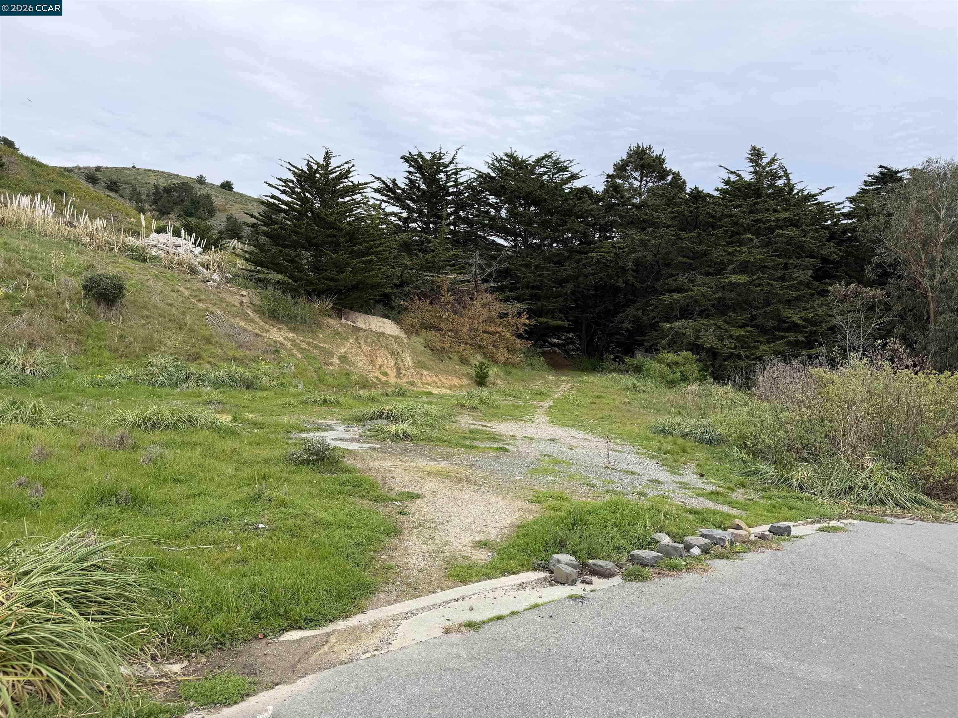 Detail Gallery Image 8 of 10 For 670 Roberts Rd, Pacifica,  CA 94044 - – Beds | – Baths