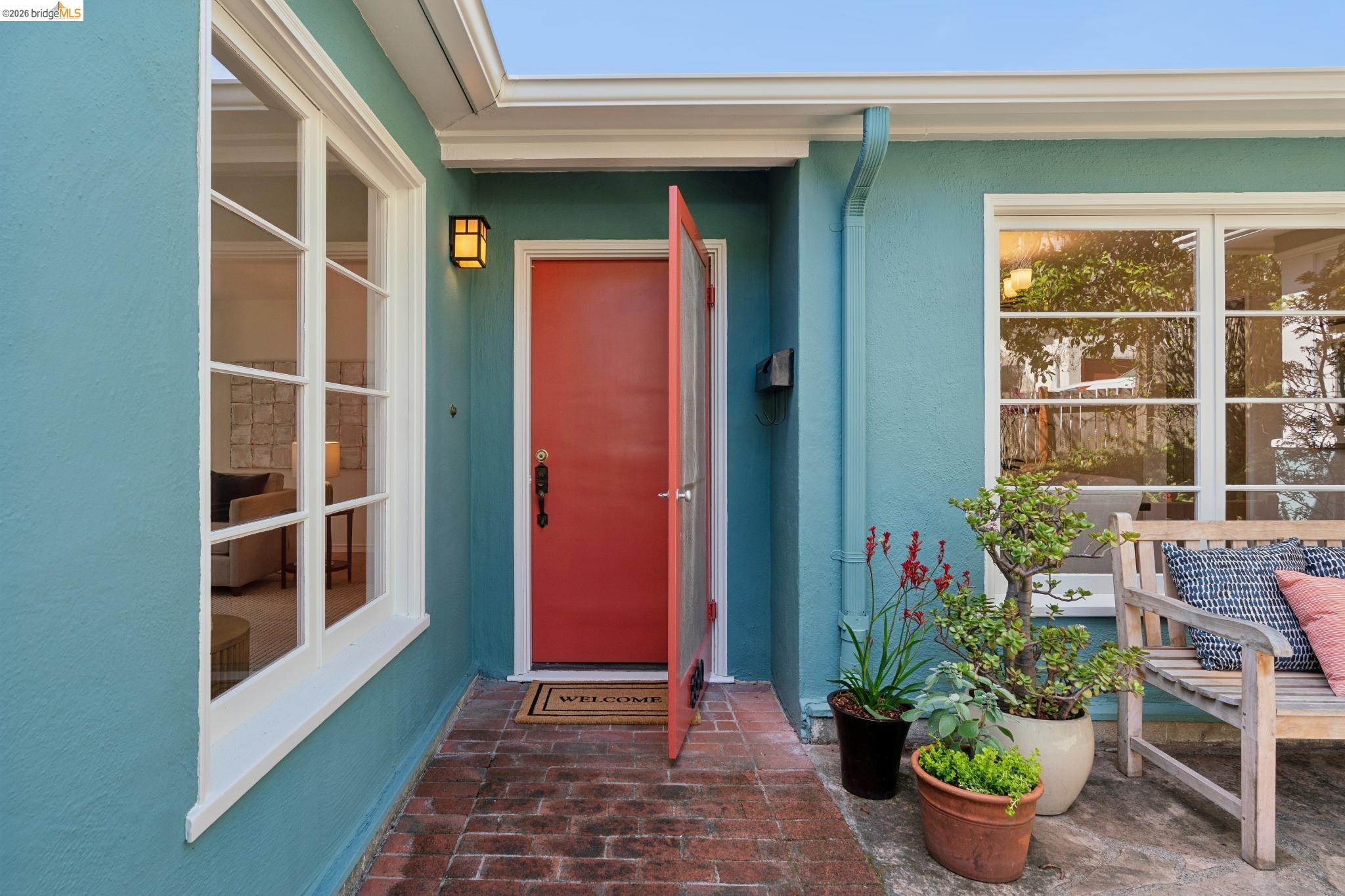 Detail Gallery Image 4 of 41 For 890 Keeler Ave, Berkeley,  CA 94708 - 3 Beds | 1/1 Baths